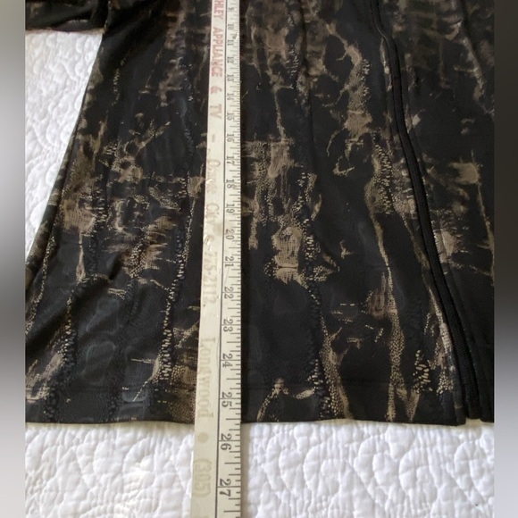 Chico's Travelers Snake Print Lightweight Jacket Black and Gold Size 3 (L/16-18) - Picture 10 of 10